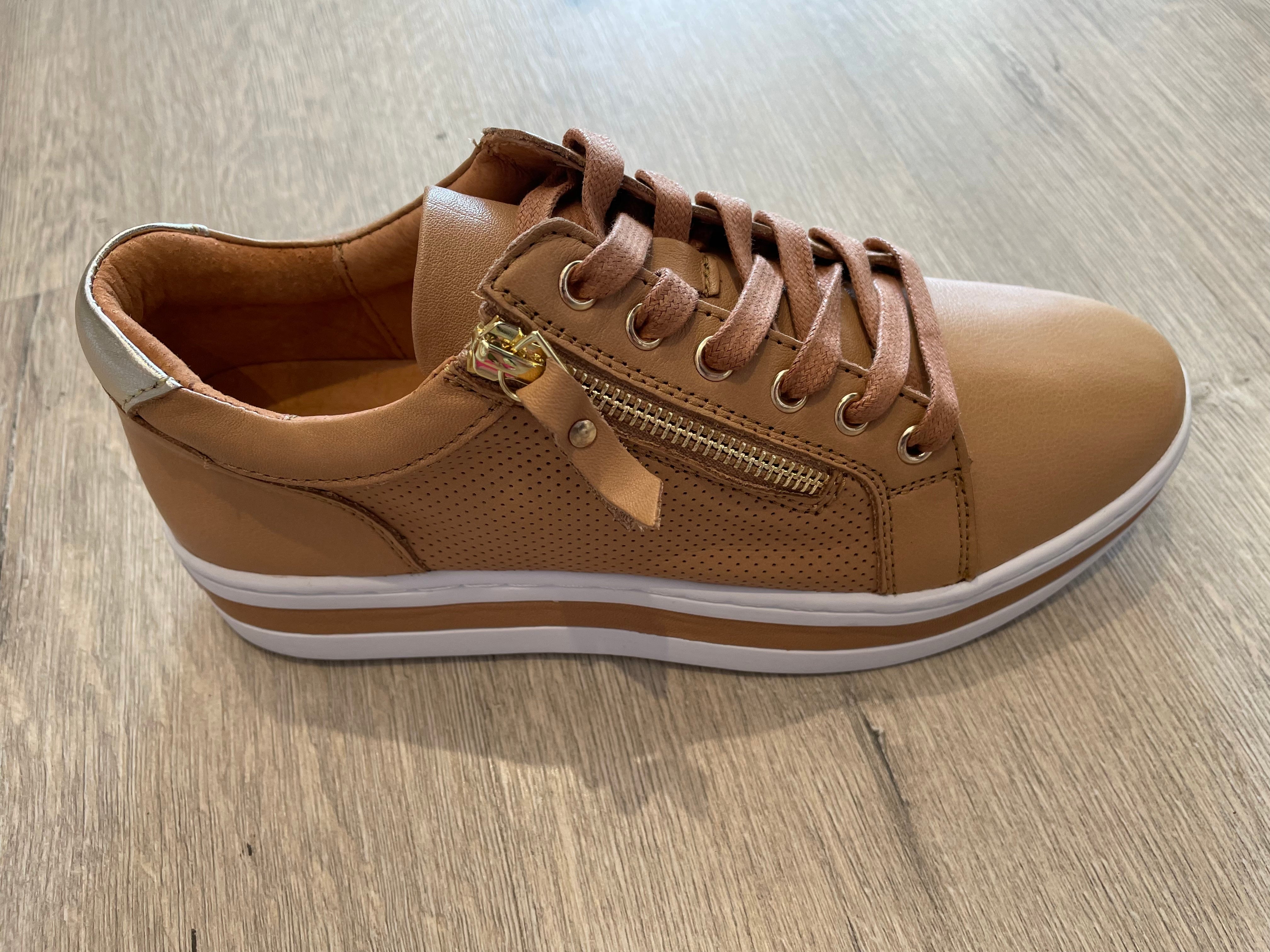 Alfie & Evie - Pinny - Camel/Gold Leather Sneaker